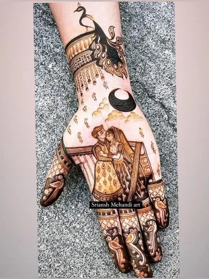 A single-hand portrait perfect for Karwa Chauth. This design focuses on a detailed couple portrait, framed by a peacock and the crescent moon, making it a beautiful and personal statement.