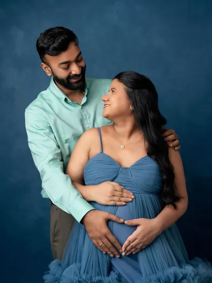 The way they look at each other says it all. This is a portrait of partnership, anticipation, and the beautiful journey they are on together.