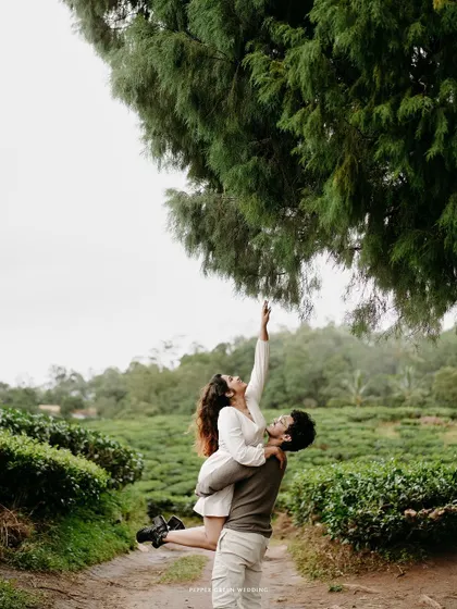 A playful lift amidst the tea plantations for Sanchana and Adarsh. I love capturing the dynamic and fun side of a couple's relationship during our shoots.