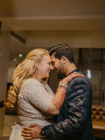 A beautiful, intimate portrait of the couple, lost in each other's eyes. Even during a party, we find moments for romantic couple portraits.