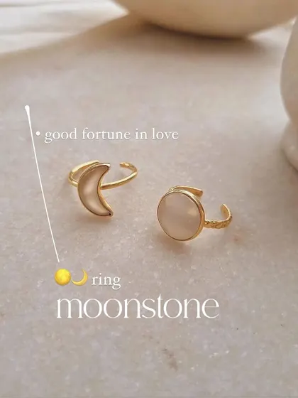 My Moonstone rings are perfect for attracting good fortune in love. This image shows the 'chándra' Luna ring and the 'śaani' Saturn ring.