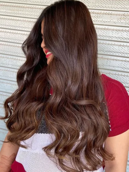 A side view of the no-bleach balayage, showing the beautiful blend of golden and brown strands.