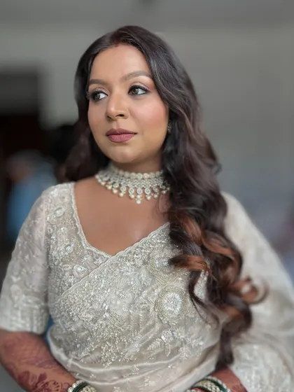 A final shot of this graceful look, perfect for a reception or engagement.