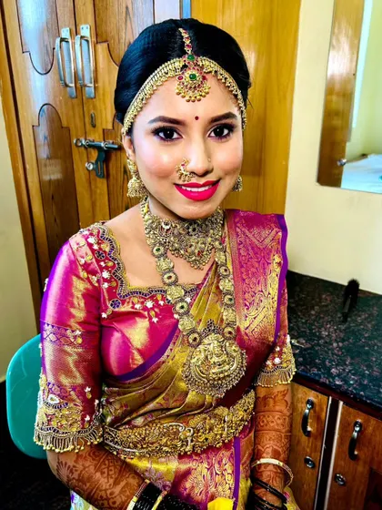 A duplicate of 237, but it's important to show consistency. A bright and happy bride. This unedited photo showcases how the makeup looks in natural light, proving that a good base doesn't need filters.