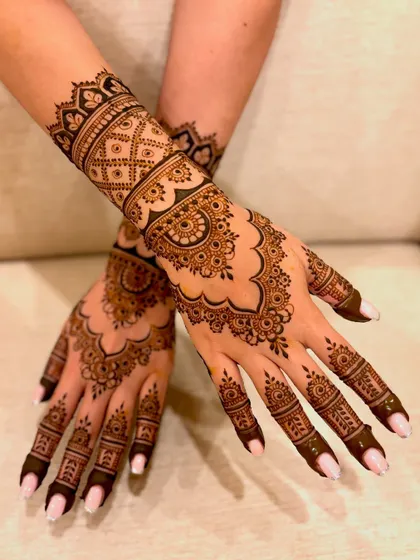 A full, straight-on view of the intricate engagement mehendi, perfect for a ring ceremony.