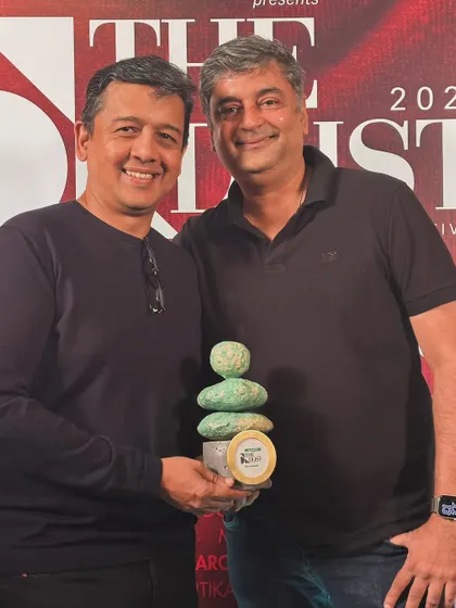 We are grateful to be on The D List for the third consecutive year. This incredible honor recognizes our continued contribution to the design community. Here are two of our partners accepting the unique, artful trophy.