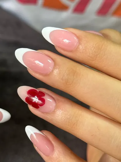 The perfect angle on this sophisticated French set. The almond shape elongates the fingers beautifully.