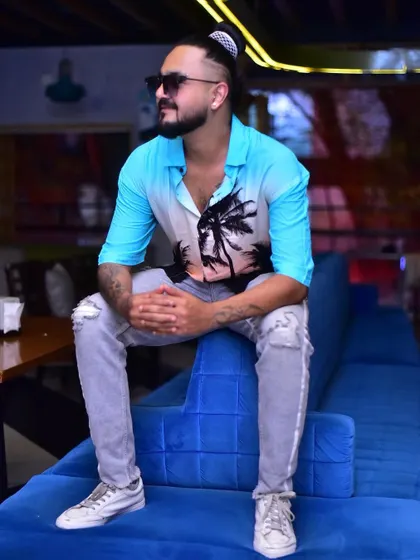 A duplicate of 206, showing my casual style.