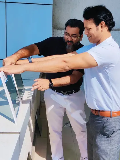 Our principal architect discussing glass options with a client on site. We ensure that material selections are made with a full understanding of their real-world impact on the building's elevation and the view from within.