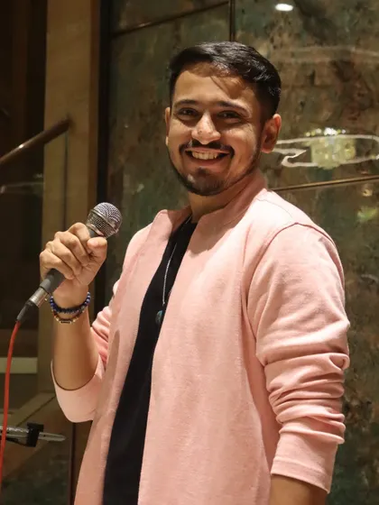 A smile from the stage that goes straight to the heart. I am grateful for every opportunity to perform.