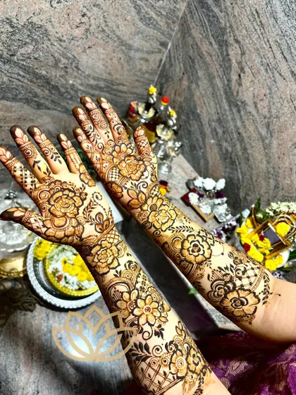 Another shot of the beautiful floral mehendi, highlighting the artistry and the fresh application of the henna.