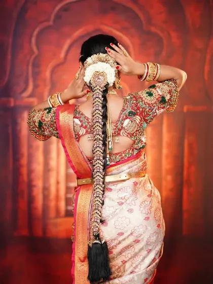 A full bridal look featuring our kundan and green bead set. The photos show the front of the jewellery as well as the beautiful hair accessory at the back.
