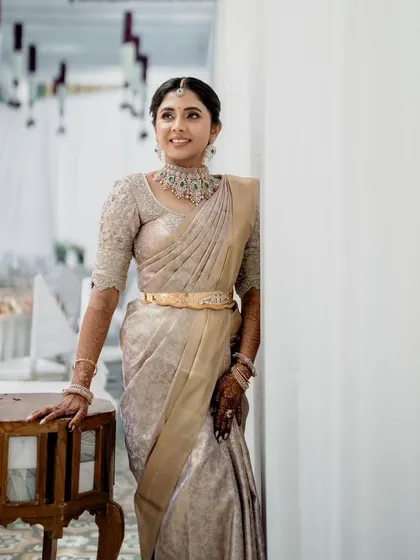 A beautiful portrait of Monisha on her engagement day. We loved dolling her up in this lavender saree paired with a custom-embroidered blouse that perfectly complements her diamond jewelry.