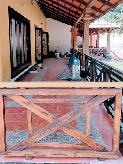This is a duplicate of ID 111. The veranda of the Sakleshpur bungalow during its modernization.