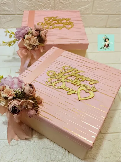 The beautiful pink and gold textured box for my Mother's Day pamper hamper. The presentation is just as important as the thoughtful gifts inside.