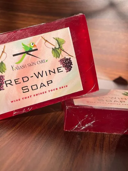 The vibrant, translucent colour of the Red Wine soap makes it a beautiful addition to any bathroom.