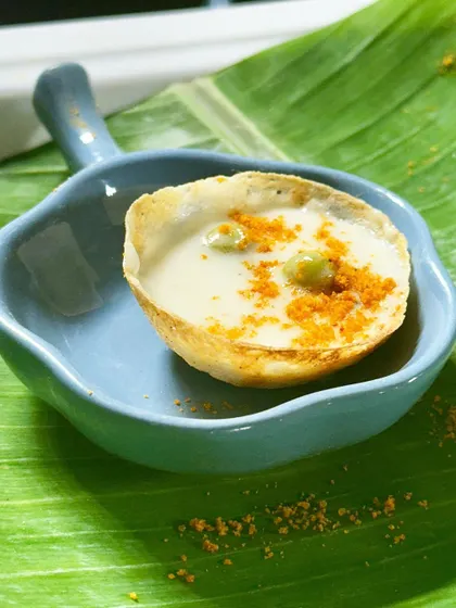 A bite-sized serving of South Indian comfort. Our mini appam with coconut stew is served in a charming, rustic dish, highlighting the simple, soulful flavours of the cuisine.