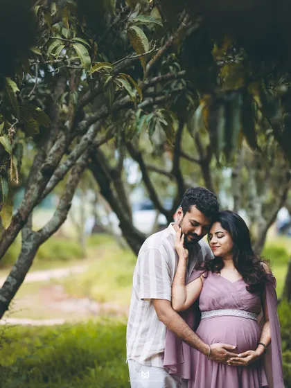An intimate embrace surrounded by nature. I focus on capturing the connection between couples, finding quiet spots where you can just be yourselves.