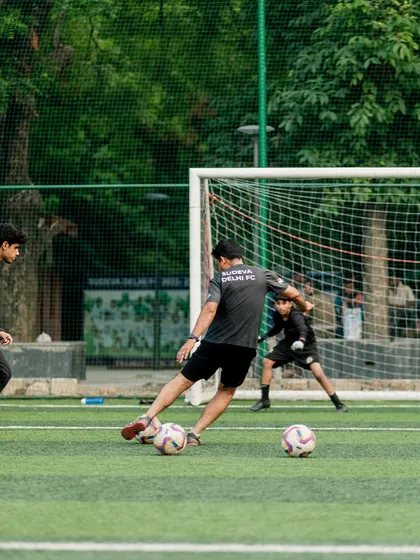 A coach demonstrates a shooting technique to the players. Learning directly from experienced European coaches provides our players with invaluable insights.