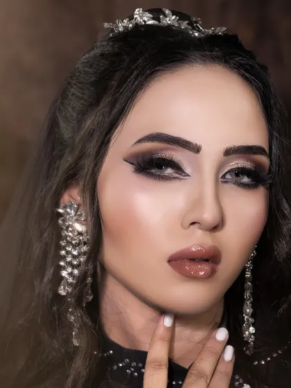 A close-up of an airbrush Arabic makeup look created during a masterclass. Notice the sharp, graphic liner and intense contour.
