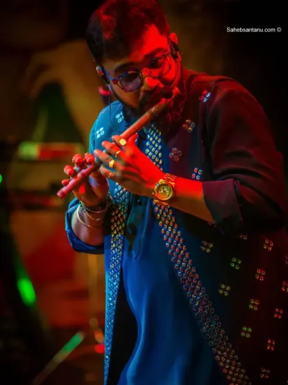The beautiful sound of the flute adding a layer of melody to the Senco Gold & Diamonds event.