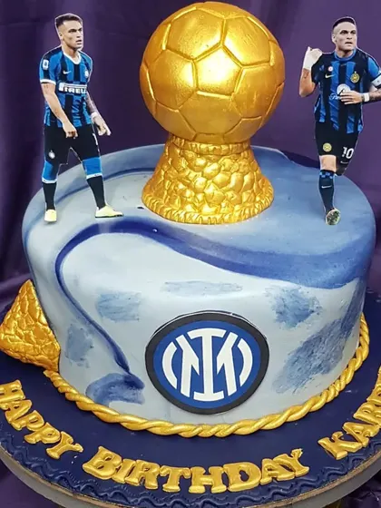 A winning cake for a football fan. This design celebrates Inter Milan with the team logo, player cutouts, and a golden trophy, making it a great choice for a sports-themed birthday.