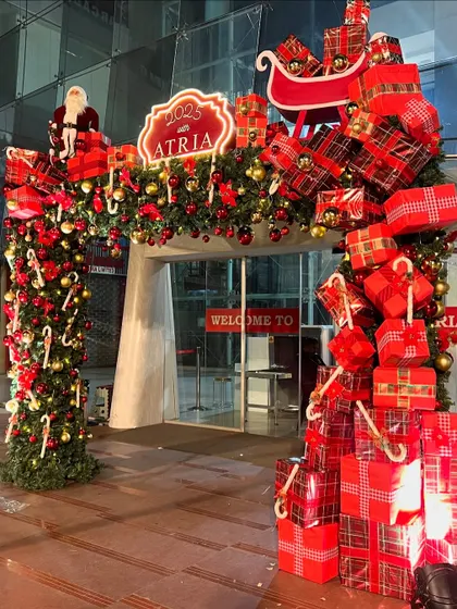 The welcome arch for the Atria Mall was designed to be a spectacle in itself. I created an archway overflowing with festive garlands, candy canes, and a cascade of wrapped gift boxes, topped with Santa's sleigh for a playful touch.