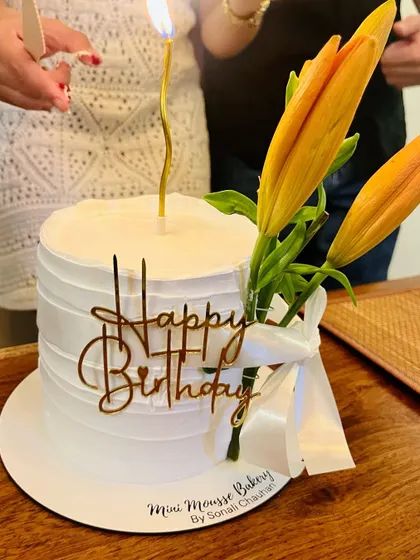 Aesthetically pleasing indeed. This simple white cake with fresh flowers is perfect for someone who appreciates understated elegance.