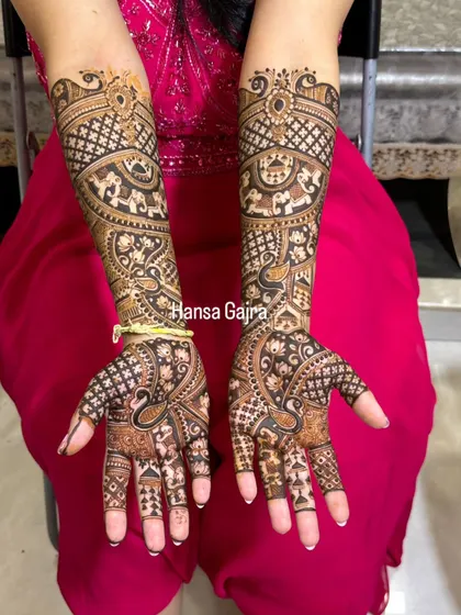 A full-coverage design that blends various traditional elements. This mehendi features peacocks, elephants, and intricate jaali work, all woven together in a symmetrical and artistic pattern.