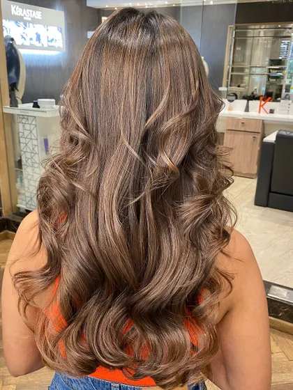 A final look at this stunning French mocha balayage, a perfect example of a no-bleach transformation.
