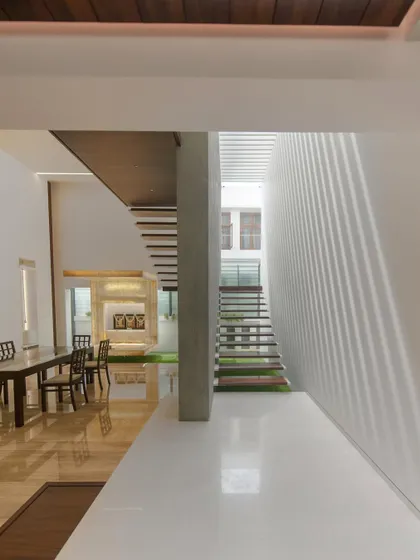 The effect of the skylight on the interior, highlighting the floating staircase and connecting different spaces.