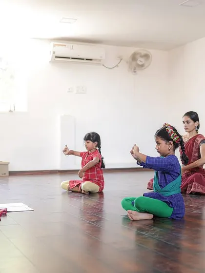 This is us! A typical class scene, with students of different ages learning together. The focus is on individual attention within a group setting.