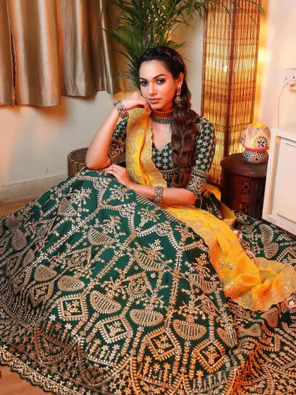 Another angle of this stunning Mehendi look.