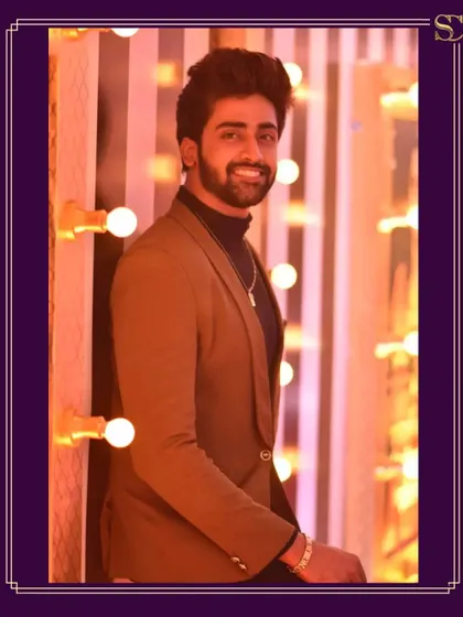 A great look is all about the right angles and confidence. Here's another shot of Swaminathan at the Vijay Television Awards, looking sharp against the bright lights of the event.