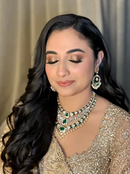 Reception ready with soft golden eyes. This look is perfect for a glamorous evening, pairing beautifully with her gold and emerald jewelry.