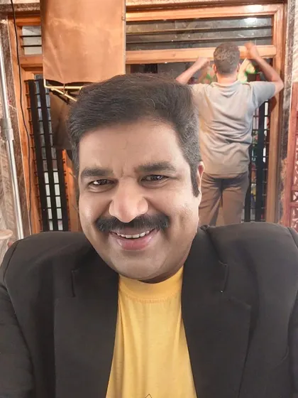 On the set of the serial 'Gouripurada Gayyaligalu'. This black blazer is special to me as it was the first one I got stitched when I joined Mimicry Dayanand sir's troupe.