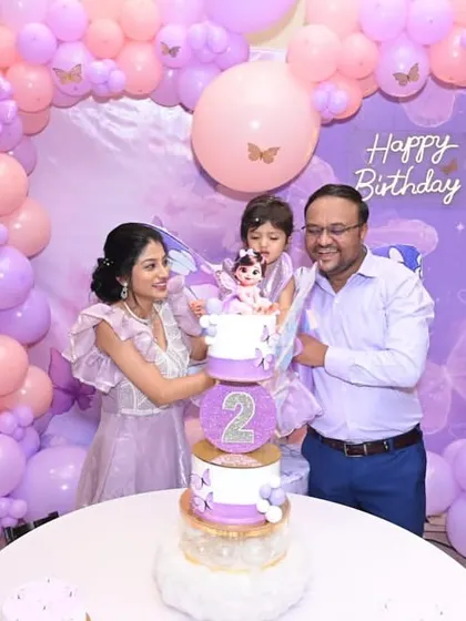 Another sweet moment from Saiyami's birthday, as the family gathers to cut the beautiful tiered cake.