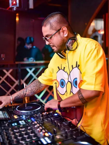 Rocking a Spongebob shirt because DJing should be fun. This was a great night at The Fixx Bar, mixing serious beats with a playful vibe.