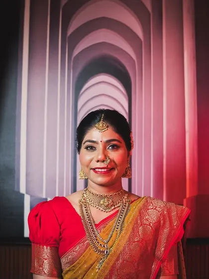 A smiling portrait of the bride, Pragya, her happiness lighting up the room.