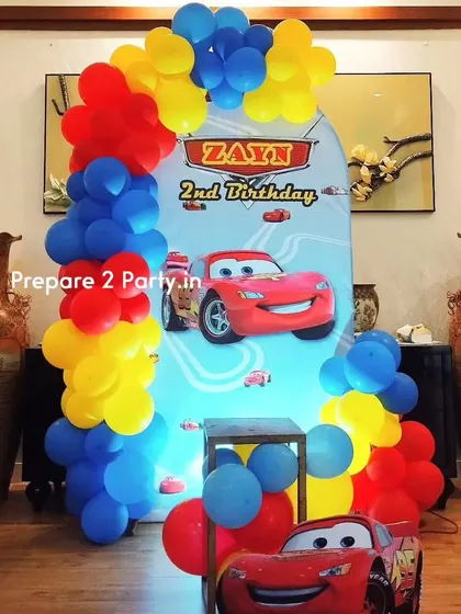 From first birthdays to teen parties, my car race themes are full of energy. I use elements like checkered flags, traffic cones, and custom backdrops to bring the racetrack to your event.