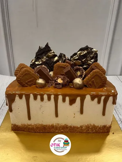 Indulge in our bestselling Lotus Biscoff Cheesecake. We build this dessert on a crunchy Biscoff biscuit base, with a smooth, creamy cheesecake layer, and finish it with a generous topping of Biscoff spread and crumble. It's a modern classic for a reason.