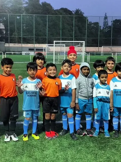 Our younger players from the U7 and U11 batches after a friendly match, a great experience for both kids and parents.