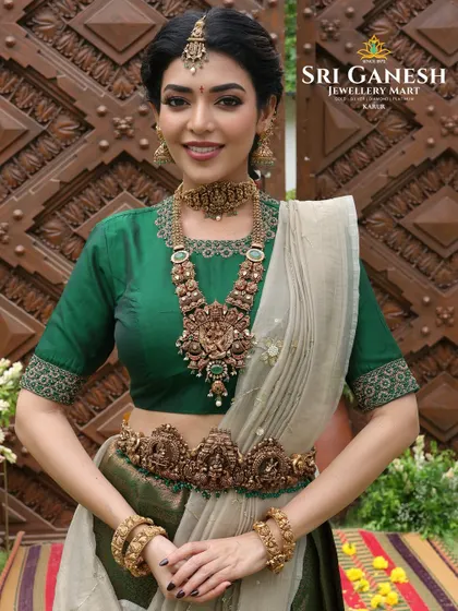 Another angle from the bridal jewellery shoot, highlighting the full set of traditional gold ornaments. The makeup features a soft, glowing base and defined eyes, ensuring the focus remains on the exquisite craftsmanship of the jewellery.