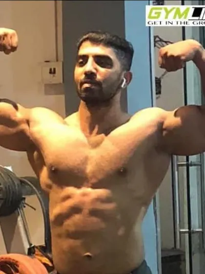 Happy Pro-Pose Day from the Promaker. A classic front double bicep pose to celebrate. Posing is an art.