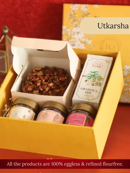 The Utkarsha 3.0 hamper is a box of sunshine. This bright yellow floral box is filled with a tea cake, granola mix, and three jars of our mini treats like nuts and mukhwas.