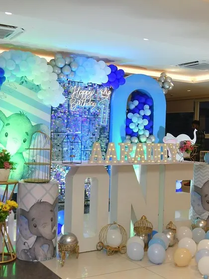 A cute baby elephant theme in shades of blue and silver, with a shimmering sequin backdrop.