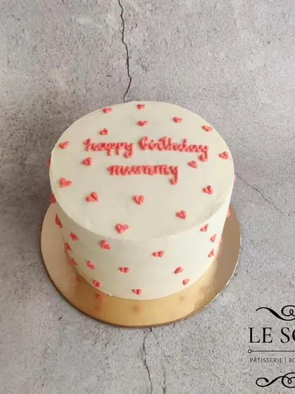 This Lemon Lavender cake is simple, sweet, and perfect for a minimalist celebration. The half-kg cake is decorated with tiny pink hearts and a "happy birthday mummy" message.