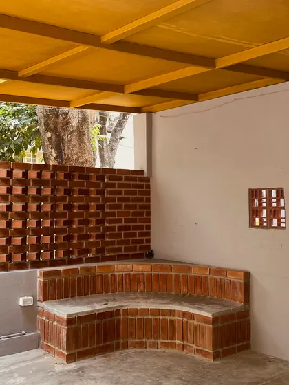 We believe even a simple brick wall can be a piece of art. Here, we created a textured, decorative pattern using projecting bricks.
