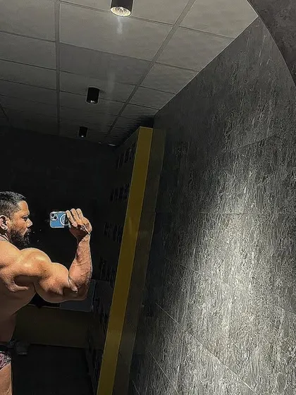 Another angle of the back double bicep.