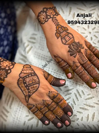 I feel honored to create mehendi for sacred occasions like a Jain Diksha ceremony. This design incorporates auspicious symbols like the Shankh (conch), Kalash, and lotus, each holding deep spiritual meaning for the path of vairagya.